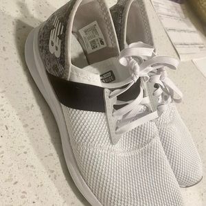 Great condition New Balance Sneakers. Size 8.5. Great treat. Work twice